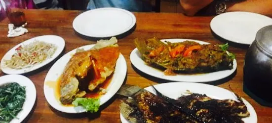 Saung Ikan Pesmol