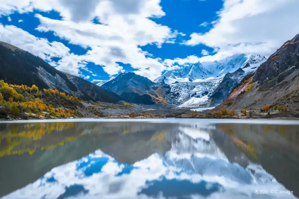 Hotels near Mi Dui Glacier