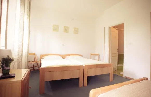 米德維客房旅館