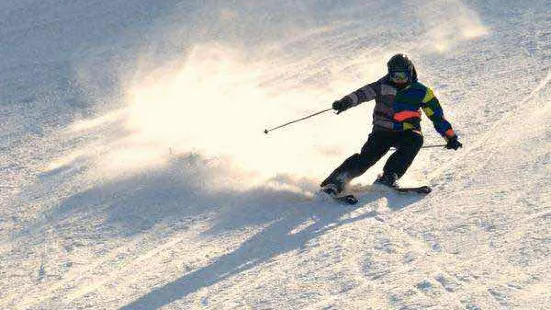 Bailuyuan Yingshicheng Ski Field