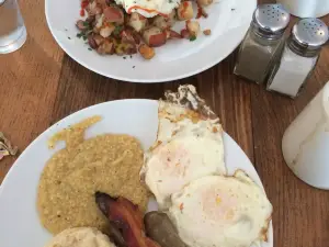 Surf House Oyster Bar & Surf Camp