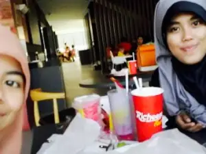 Richeese Factory Jatiwaringin