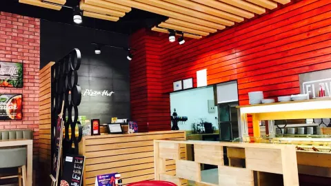 Pizza Hut in Sur