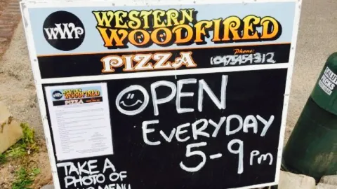 Shark Bay Pizza in デナム