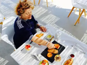 Avra Gastro Bar