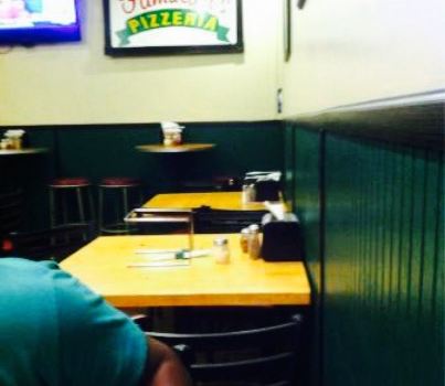 Famulari's Pizzeria: Oakbrook