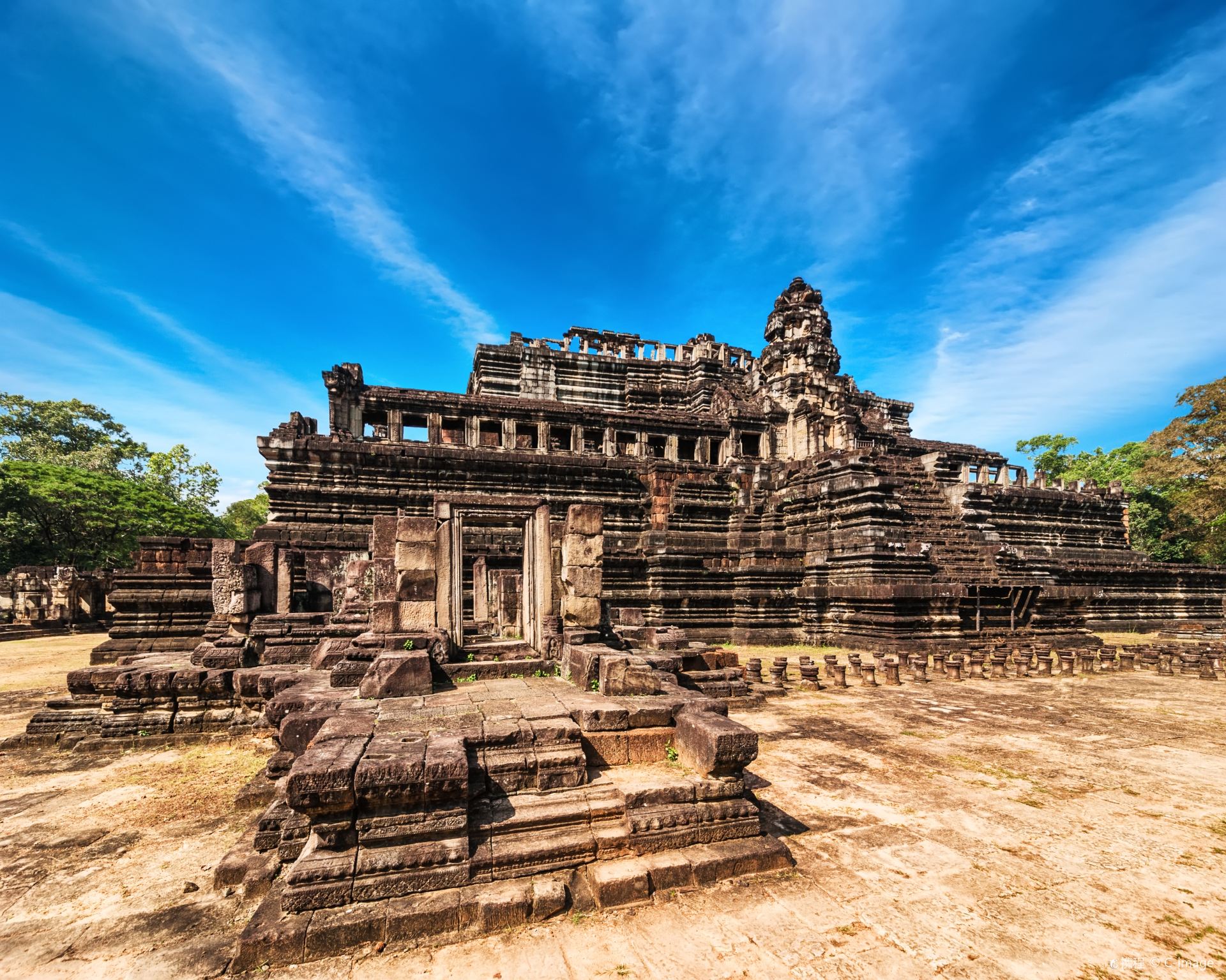 Cambodia Angkor Wat private charter 1-day tour [Small circuit + classic attractions covered + Siem Reap pickup service]