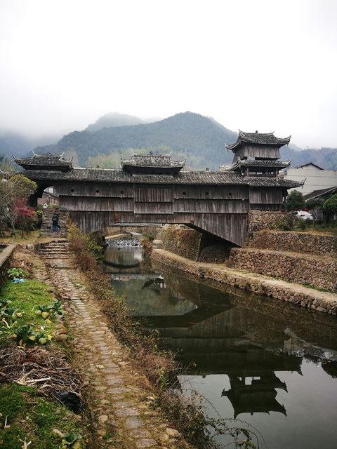月山村