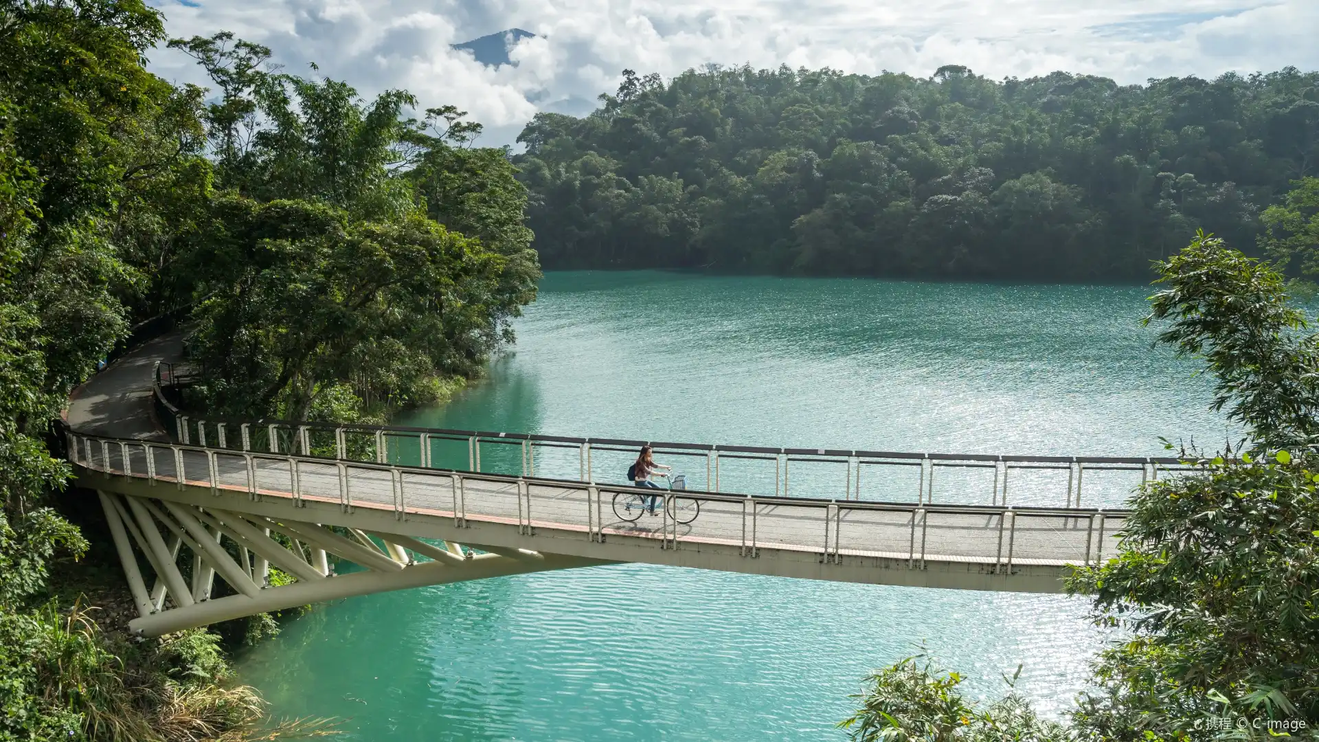 Hotels near Sun Moon Lake Biking Path