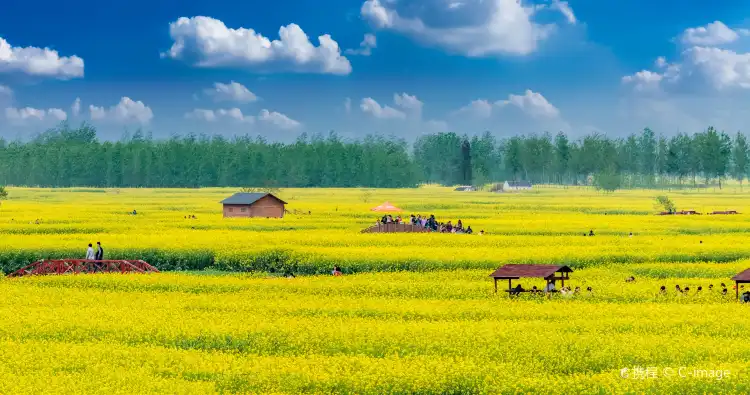 Hotels near Qianduo (Raised Wetland Fields) Scenic Area