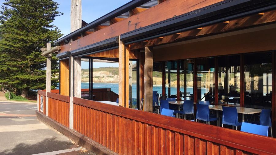 12 Rocks Beach Bar Cafe