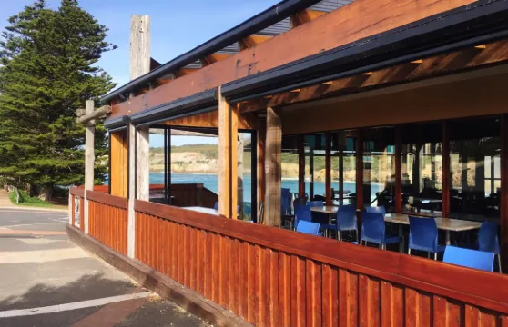 12 Rocks Cafe and Beach Bar