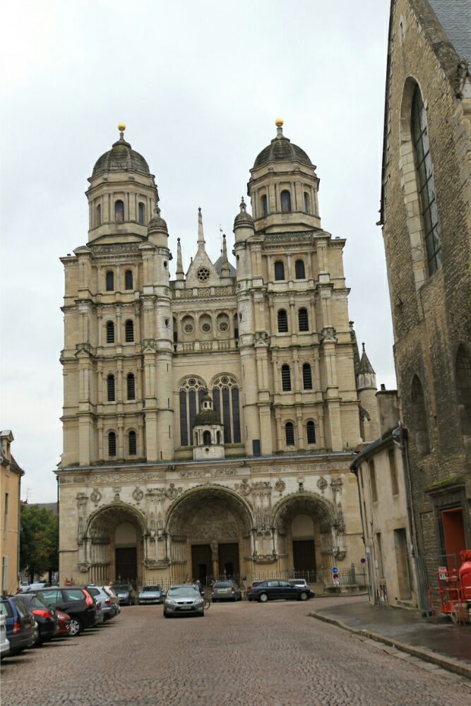 Dijon, monuments place St Michel crerssal.al.gov.br