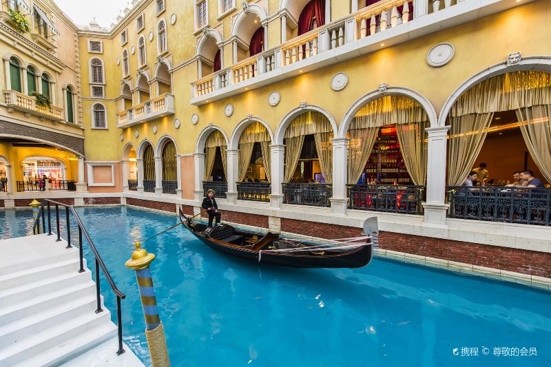 Macau Venetian Gondola Experience
