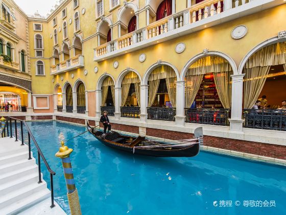 Macau Venetian Gondola Experience