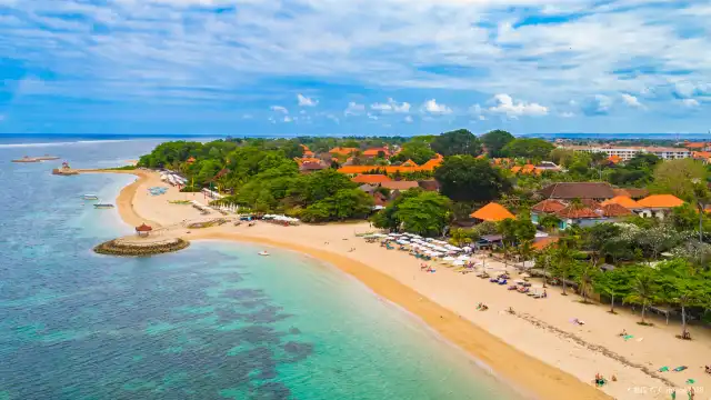 โรงแรมใกล้หาดซานูร์