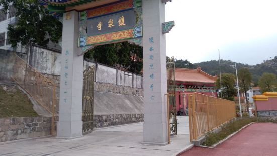 汕头双泉寺位于达濠区区政府旁边的双泉公园后面，是一个改革开放