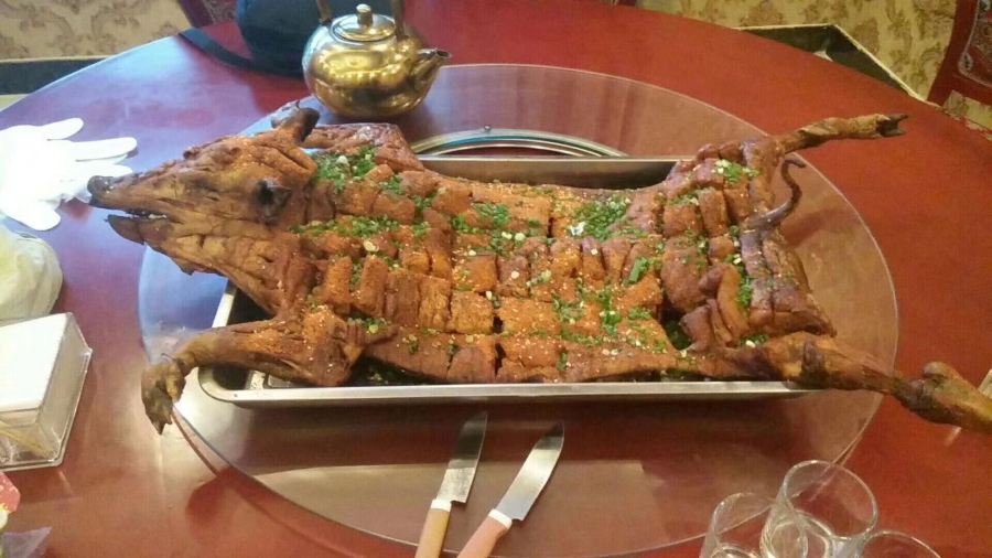 鲁朗何大妈特色石锅