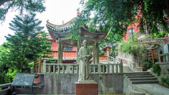 净峰在泉州惠安，这里也是古镇，净峰寺是最重要的旅游景点之一，