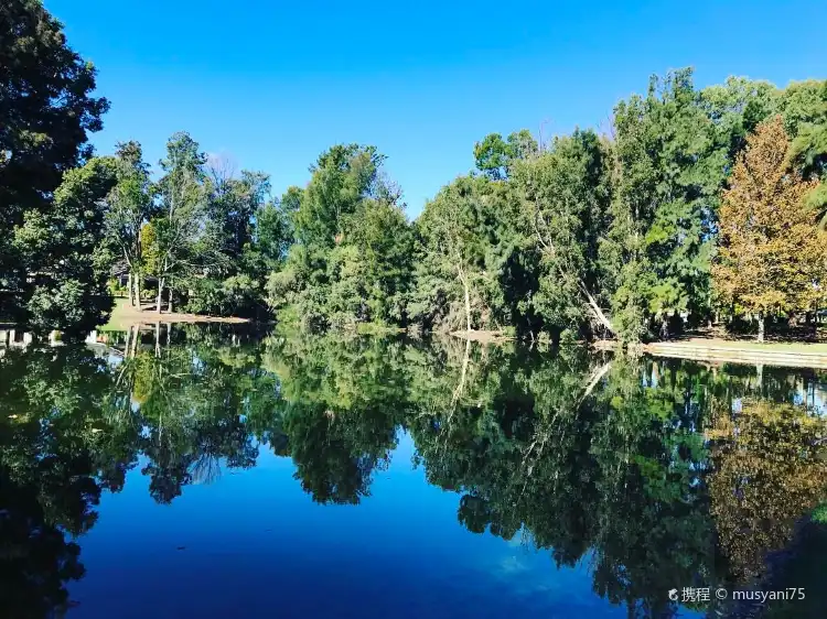 Hotels in Pleasant Township