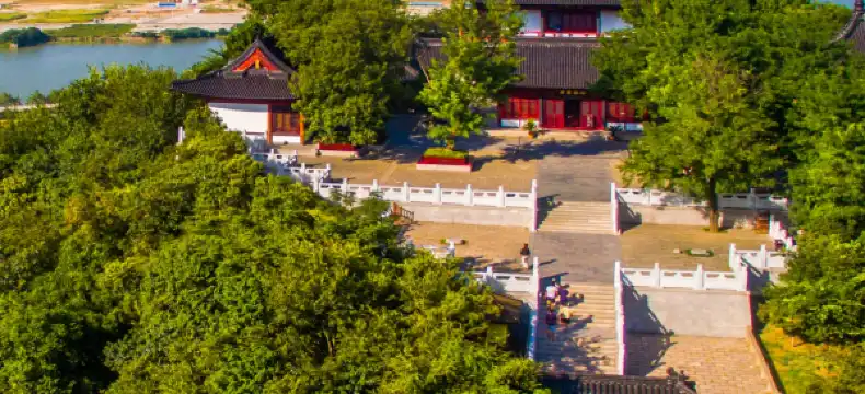 โรงแรมในเจิ้นเจียง