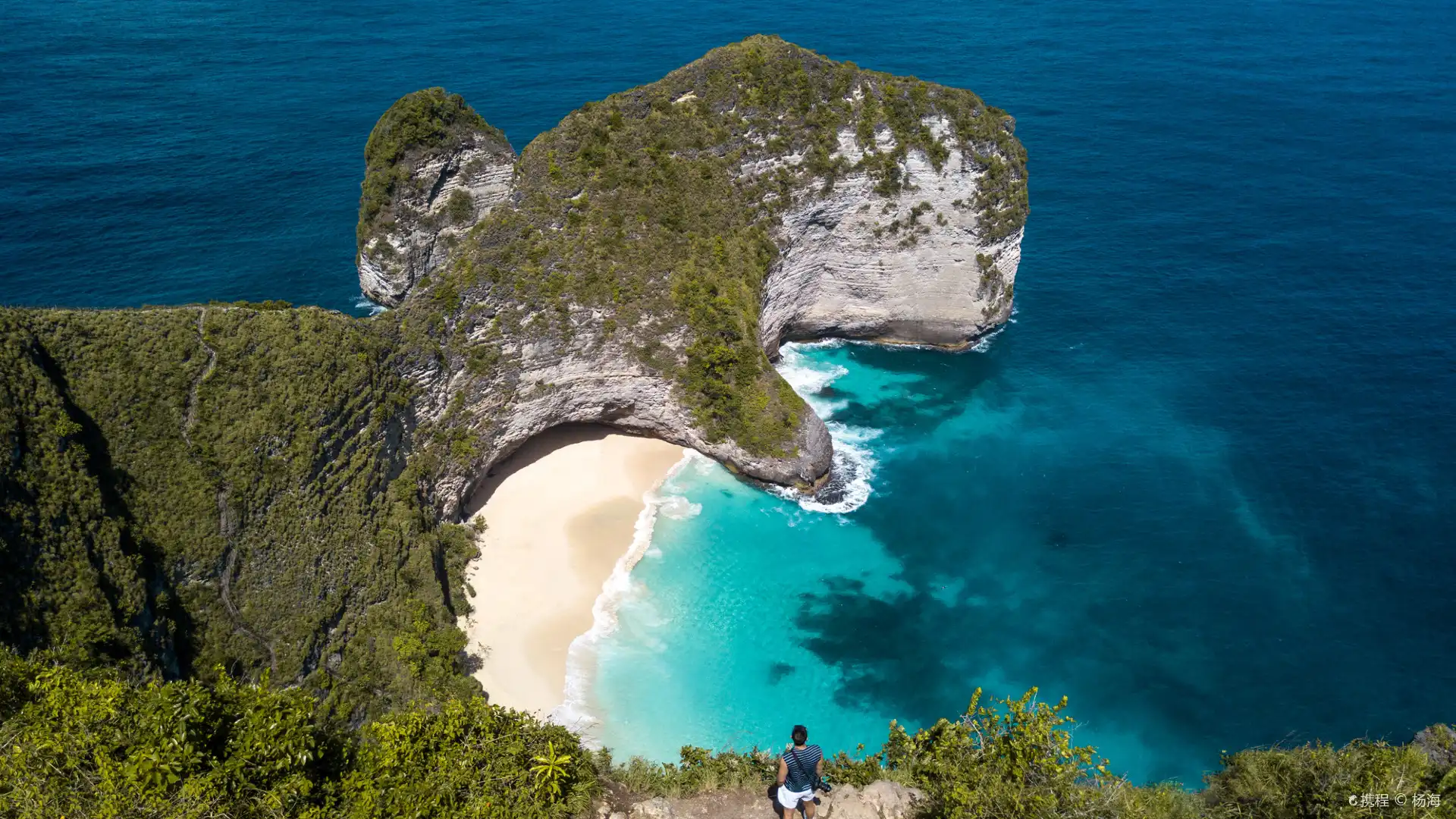 Hotels near Kelingking Beach