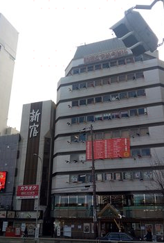 Shinjuku Gochiso Building ( Gourmet Shop Building )