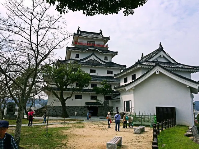 Eight Knacks to Play in Saga