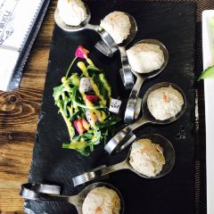KNIFE AND FORK MEET CHOPSTICKS 여행 사진