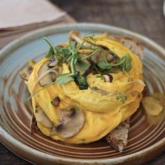 Locals Grand Cafe 여행 사진
