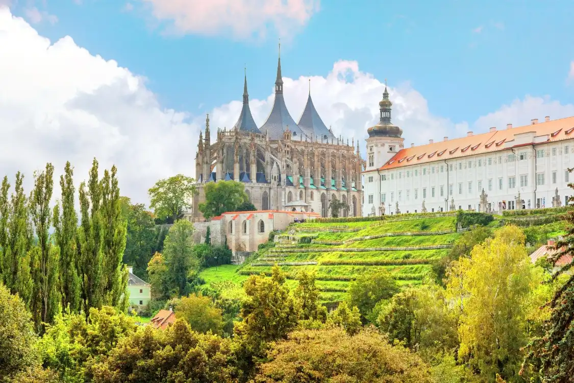 Các khách sạn gần Der Dom der heiligen Barbara
