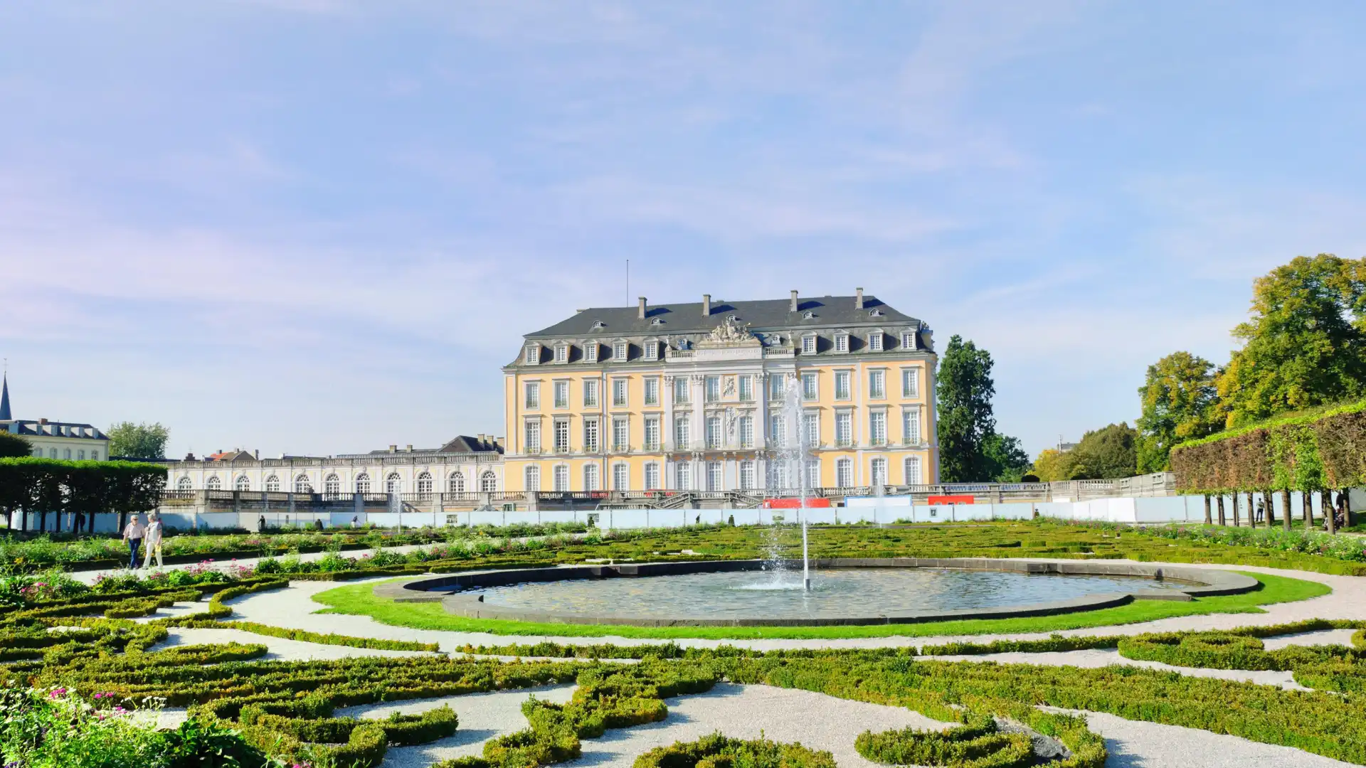 鄰近奧古斯都堡與獵趣園的酒店