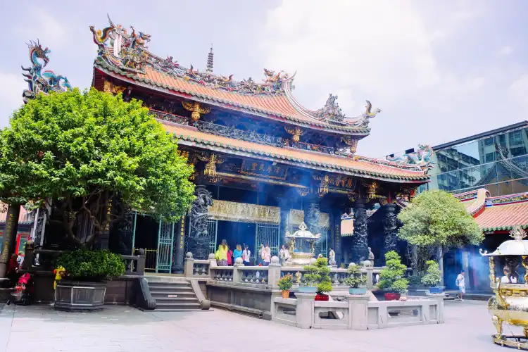 Hotel dekat Longshan Temple