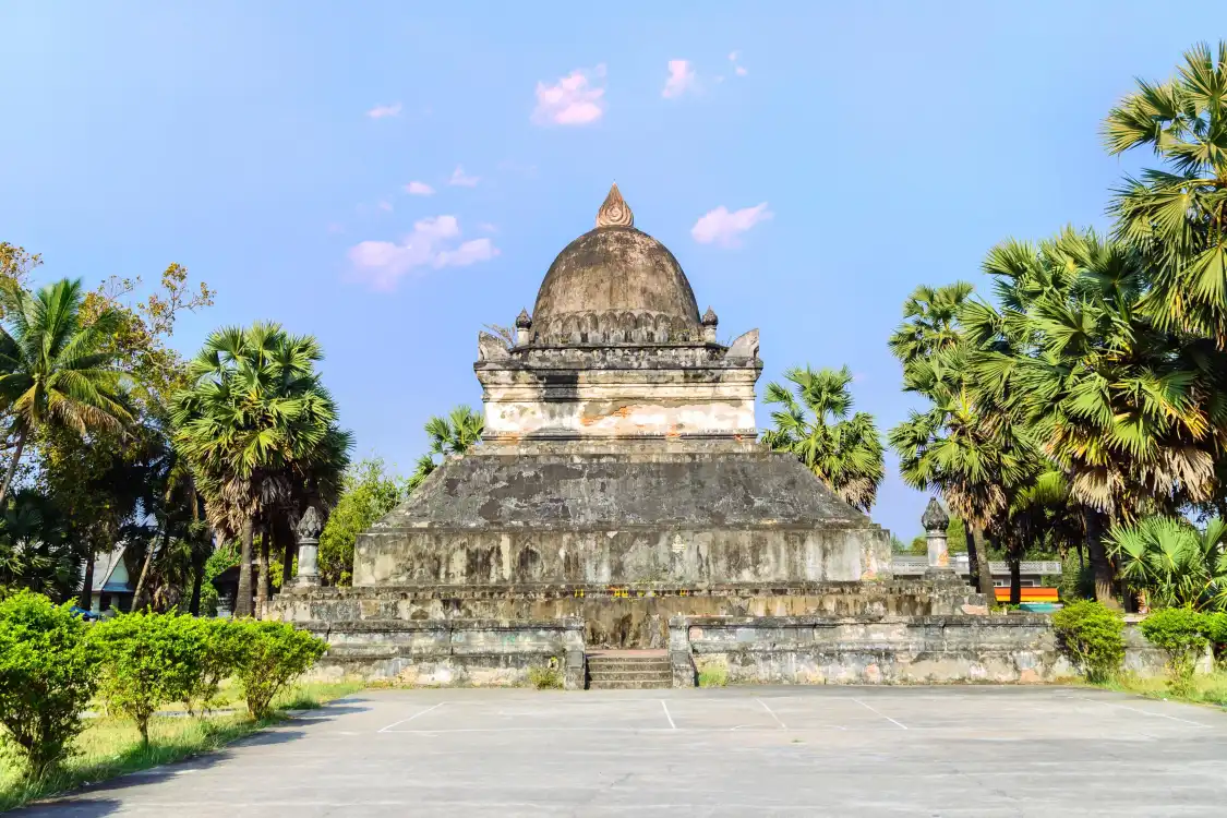 Hotels near Wat Wisunalat