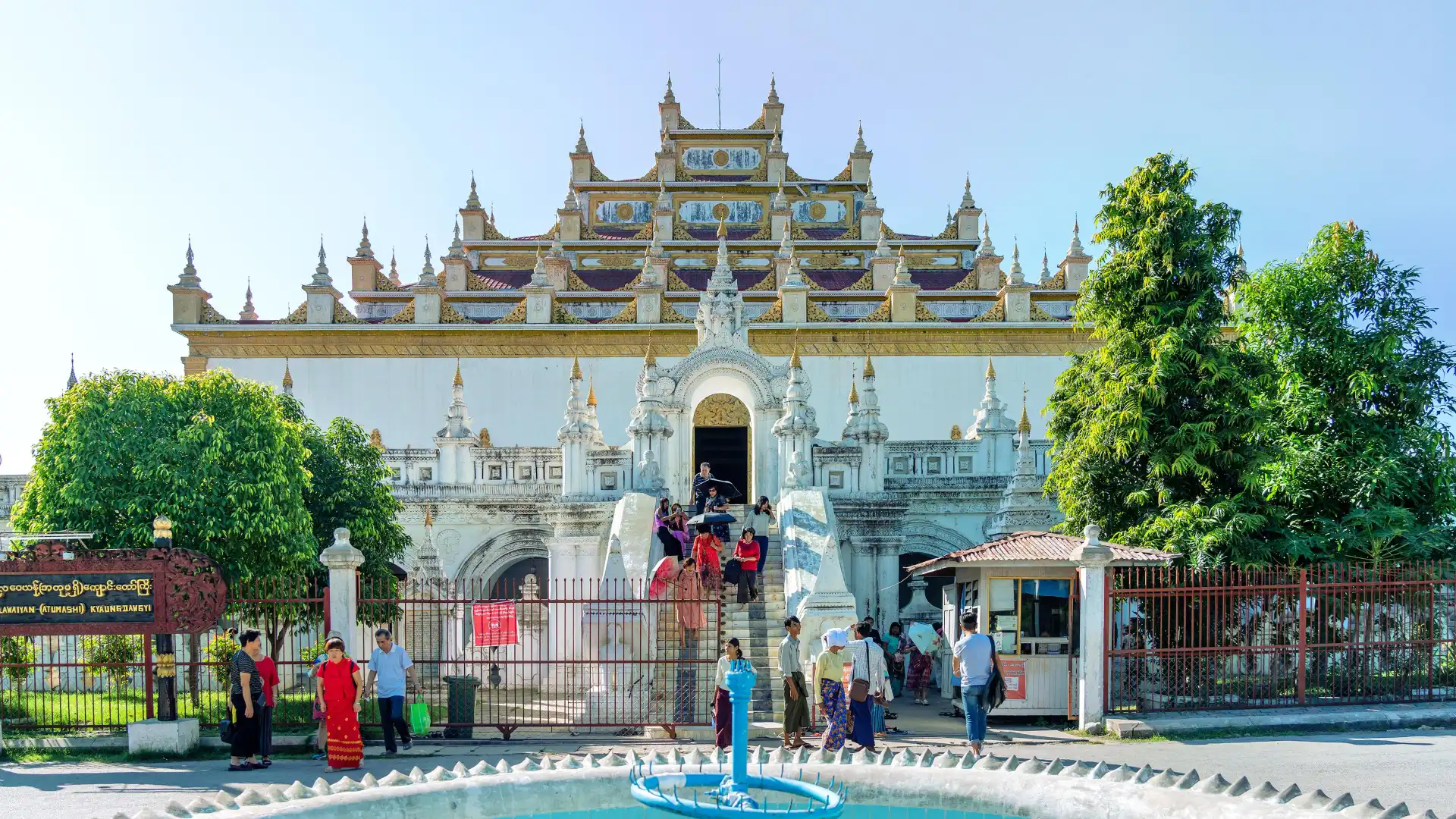 Hotels near Atumashi monastery
