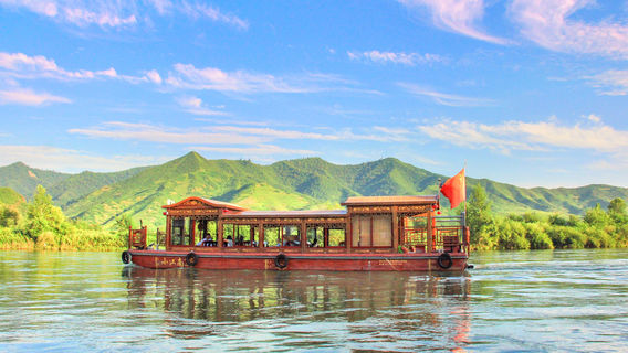 Border River Cruise in Dandong