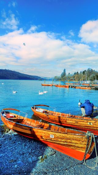 1-day tour to Lake District + Windermere cruise + Hawkshead with London round-trip