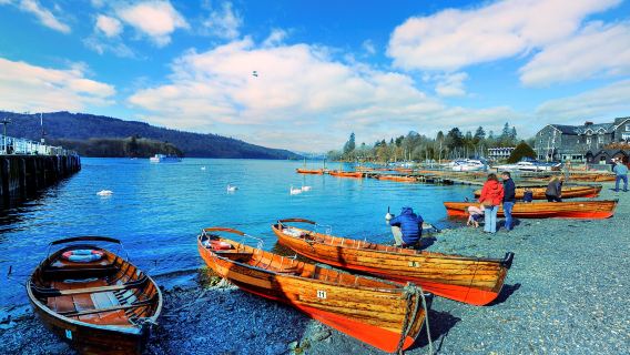 one-day tour of Edinburgh Castle, Windermere and Manchester University