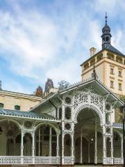 Castle Colonnade