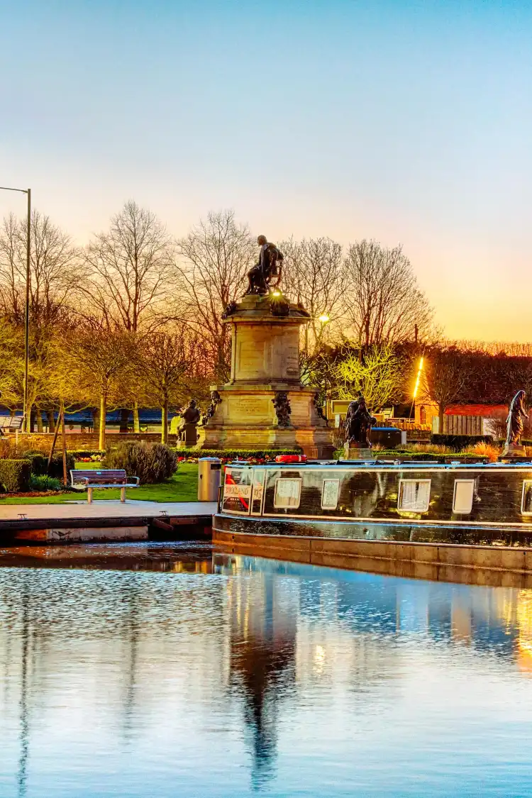 Hotels near Gower Memorial