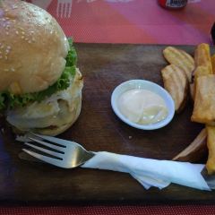 Jungle Burger Sports Bar & Bistro 여행 사진