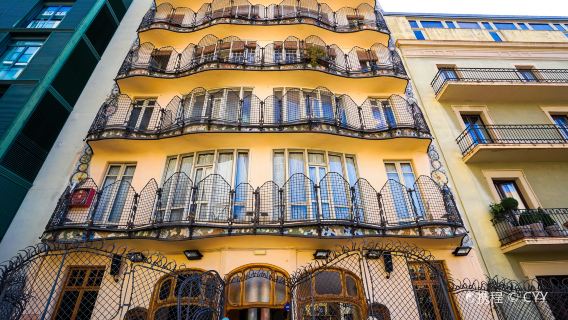 巴塞隆納來回 冒險港主題樂園+法拉利樂園一日遊