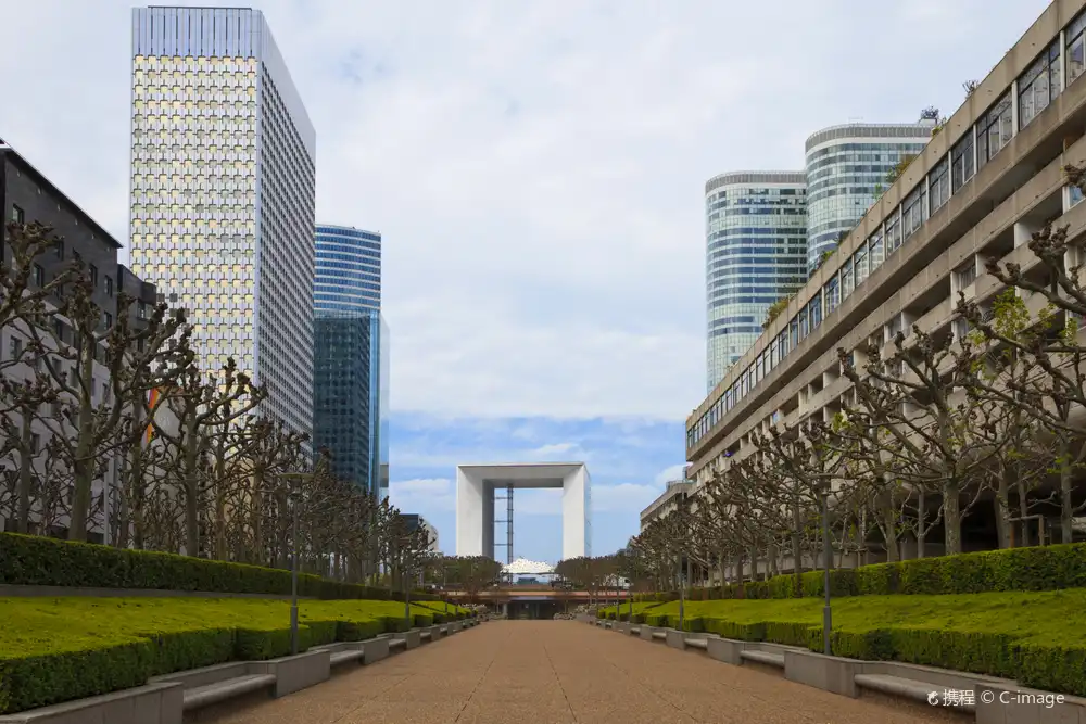 Hotels near Grande Arche de la Défense