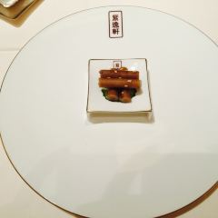 ZI YAT HEEN User Photo