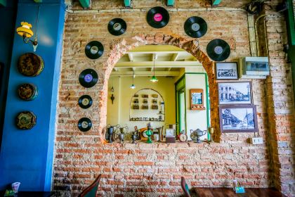 One Chun Cafe & Restaurant