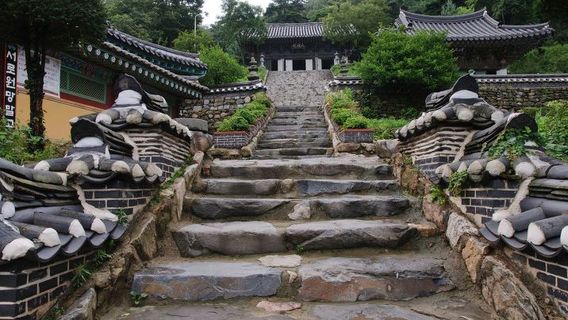 Seongnamsa Temple
