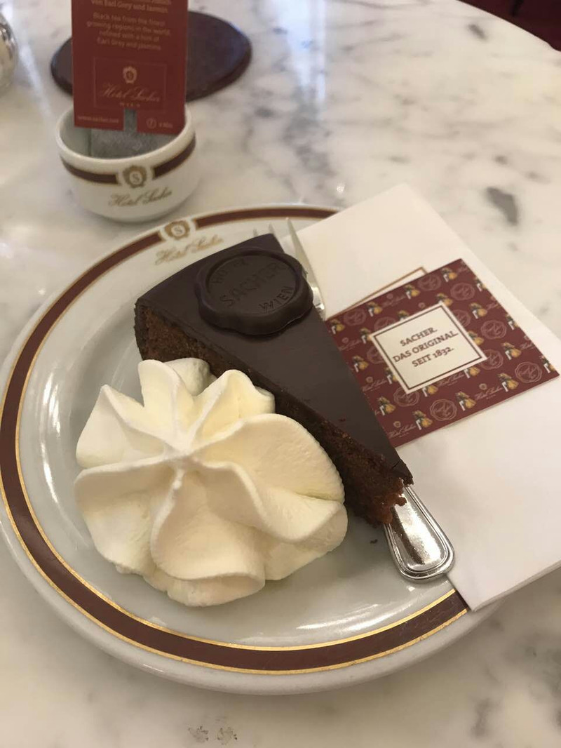 Hotel Sacher, the café where you can taste the famous cake 