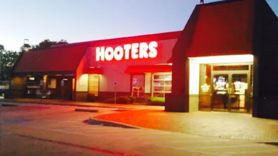 Hooters