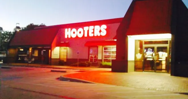 Hooters