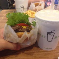 Shake Shack Theater District User Photo